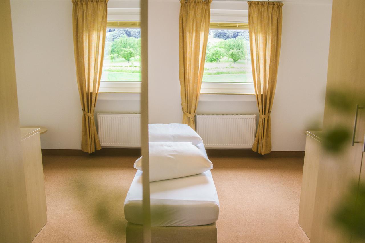 Stausee-Hotel Metzingen  Zewnętrze zdjęcie